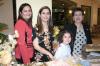 W-La futura novia, Itzel Alonso Prieto con su mamá, la Sra. Mercedes Prieto de Alonso y su suegra, Carmen Ortega de Ganem.jpg