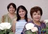 Angélica Caldera Morales acompañada po su mamá, Irma Esther Morales y su abuelita Alfonsina Cruz de Morales.