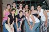 Diana Maricela Daher Pámanes con un grupo de amistades que asistieron a su fiesta de despedida de soltera.