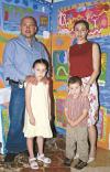 Gustavo Puente, Judith Delahanty de Puente con su hijos Judith y Gustavo