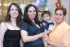 Perla Orduña de Gámez fue felicitada por el próximo nacimiento de su segundo bebé.