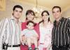 Al centro Ruth Humphrey de Ramos, sus hijos Fernando Ramos, Gustavo y Paola Gallegos y su nieto Gustavo Gallegos Ramos