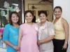 15 de mayo 
Sara de los Santos de Rodríguez, captada en la fiesta de canastilla que le organizaron un grupo de amigas en honor al bebé que espera.