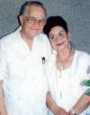 Este día los señores Vicente de Alvarado Alfaro y Rosina Guerrero de De Alvarado celebran 45 años de matrimonio.