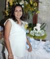 Cristina Salgado de Gómez recibió felicitaciones por el próximo nacimiento de su bebé.