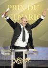 El escritor mexicano Guillermo Arriaga ganó el premio al Mejor Guión en la 58 edición del Festival de Cannes por la cinta 'Los tres entierros de Melquiades Estrada', ópera prima del actor estadounidense Tommy Lee Jones.