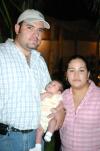 21 de mayo 
Omar Estrada de Santiago y Alejandra Reyes de Estrada con su hijita Valeria Estrada Reyes.