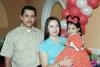 20 de mayo 
Odalis W- Guadalupe Barrón de Luna junto a sus papás Alonso Barrón y Guadalupe de Luna de Barrón, en el convivio que le organizaron por su segundo cumpleaños
