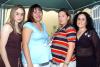 Elisa Ma. Rodríguez Nieto junto a Paola Canales, en la fiesta de canastilla que le ofrecieron por el cercano nacimiento de su bebé
