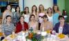Lilia Rojas, Lucía Madero, Bárbara Mendiola, Beatriz Colores, Ana Reed y Claudia González le organizaron una fiesta de canastilla a Wendy Barrios de González.