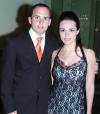 27 de mayo 
Ricardo Secunza y Esmeralda de Secunza, en una recepción.