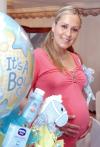 Con motivo del próximo nacimiento de su bebé, Elisama Rodríguez Nieto recibió múltiples felicitaciones, en la reunión de canastilla que le organizó un grupo de amigas.