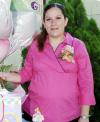 02 de junio 

Úrsula Leija de Padilla espera el nacimiento de su primer bebé para los últimos días del mes de junio, por lo que le organizaron una fiesta de canastilla.