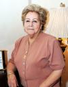 Socorro Arratia de Giacomán festejó 75 años de viad, con un alegre convivio que le organizarón sus hijas, en el cual recibió multiples felicitaciones.
