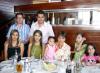 09 junio
Desdémona  de González, Óscar, Brenda y Jimena Soto, José Manuel, Vanessa, Valeria y Camila Tamayo, captados en pasado festejo familiar.