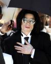 El cantante Michael Jackson fue declarado inocente de todos los cargos por el jurado, en un veredicto que puso fin a un juicio que atrajo la atención internacional debido a la popularidad del llamado 'rey del pop'.