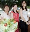 12 de junio 
Irma Serna Peña acompañada por su suegra, Nina Campos de Serna, y por su cuñada, Monserrat Serna Campos, quienes le ofrecieron una despedida de soltera