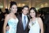 16 de junio 
Pamela Orona, Gerardo Villegas y Pamela Rodríguez, captados en reciente recepción.