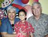 14 de junio
 Sebastián Garza Rivera en compañía de sus abuelitos, Rosalba Rivera de Garza y René Garaz de la Garza, el día de su piñata.