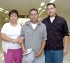 Luis Alberto Herrera viajó a Tijuana, los despidieron Ernesto y Beatriz Herrera
