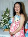 Claudia Soto de Palomares, en compañia de las anfitrionas de la fiesta de canastilla que le ofrecieron por el cercano nacimiento de se bebé