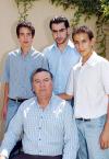 Luis del Moral Rossete acompañado de sus hijos Luis Alfredo, Armando y Gerardo del Moral Torres.