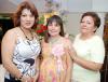 23 de junio 
 Con motivo del próximo nacimiento de su primer bebé, Ana Isabel Espinoza de Herrera disfrutó de una fiesta de regalos, organizada por Cristina García de Senatt y Angélica Senatt de Pérez.