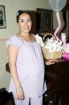 26 de junio 
Rosalinda Ortiz de Andrade en compañía de Linda Rivera de Ortiz, quien le organizo una fiesta de canastilla por el futuro nacimiento de su primer bebé.