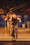 La fuerte ovación no se hizo esperar al finalizar la primera pieza y así continuaría el resto de la velada, pues la audiencia supo reconocer la calidad del espectáculo en la maestría de los artistas con el movimiento y el sonido de sus cuerpos.