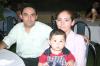 27  de junio 
Ricardo Chapa y Helen Gálvez de Chapa, con su hijito Ricardito.