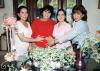 01 de julio 2005
Sandra Escandón, Mayel García y Élida Vázquez le ofrecieron una fiesta de canastilla a Guadalupe González de Flores, por el próximno nacimiento de su segundo bebé.