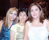 Gilda Berrueto, Myrna Hoyos y Judy Hernández, en plena convivencia.