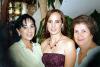 09 de julio 2005
La futura novia, Angélica Ortiz con su mamá, Enedina Cano y su futura suegra, Ana María Berumen de Jiménez.