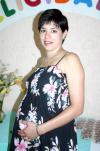 Nallely Jiménez, en la reunión que le ofrecieron Lupita Lamas, Lucy y Blanca Ibarra, por el futuro nacimiento de su primer bebé.