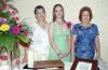 15 de julio 2005
 La futura novia acompañada por su mamá,. Guadalupe Rosas de Ledesma y por su suegra, Dolores Torres Ortiz.