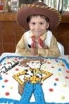 Omar Alexis Rojas Castañon cumplió cinco años de vida con una divertida piñata, organizada por sus papás.