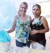 Laura Lozano de Gutiérrez espera el nacimiento de su primer bebé y por ello su mamá, Laura Elena Torres de Lozano, le ofreció una fiesta de canastilla.