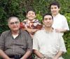 23 de julio 2005
José Luis Madero Acuña con su hijo Luis Madero y sus nietos, José Luis y Fernando Madero García.