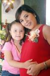 24 de julio 2005
Marián de Garza recibió múltiples felicitaciones y regalos en la fiesta de canastilla que le organizaron en honor al próximo bebé que tendrá.