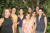28 de julio 2005
Scarlett Murra Papadópulos acompañada por un grupo de amigas en reciente convivio.