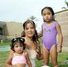 29 de julio 2005
 Samantha de Cariño con sus hijas Alexa y Karla, en la fiesta infantila que les ofreció para celebrar su bautizo y cumpleaños, respectivamente.