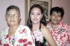 27 de julio 2005
Rosa Carolina Anguiano López fue despedida de su vida de soltera con un convivio que le organizaron su mamá, Fortunata López y su suegra, San Juana Moreno.