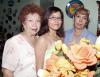 31 de julio 2005
Tania Moreno Ramírez disfrutó de una fiesta de despedida de soltera, aquí con Marisa de la Cruz de Prone y Claudia Prone Rosales.