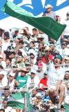 El 'dios' del futbol le otorgó al 'Guerrero' una estrella para que el futbol permanezca en la región.

La afición albiverde recibió a Pumas como se merece, con un “goya” un poco modificado en su final, que en realidad termina siendo una remembranza a las progenitoras de los auriazules. El calor en la cancha hizo que hasta el más aventurado sacara su último recuerdo de Mazatlán para cubrirse del sol, mientras que en la tribuna aparecía Héctor “El Ruso” Adomaitis, que aún levanta a la afición por los recuerdos que dejó en este estadio.