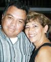 Rafael Limones y Graciela de Limones celebraron recientemente su 35 aniversario de matrimonio, con un convivio acompañados por sus familiares.