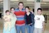 Jorge, Marcela, Ricardo y Ninfa y Ana Lucía viajaron a Disney.