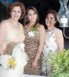 07 de agosto 2005
Tessy Rodarte Peña, acompañada de las anfitrionas de su despedida de soltera, Alejandra Peña de Rodarte y su suegra, Lydia González.