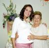 10 de agosto 2005
 Alejandra Sánchez juntó a su tía, Aída Sánchez Rentería, quien le organizó una fiesta de canastilla para el bebé que espera.