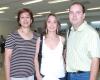 15 de agosto 2005
María Vela viajó al DF, la despidieron José y Ángeles Vela.