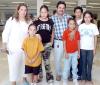 Malena, Antonio y Stephany viajaron a Mérida, y los despidió la familia Pérez